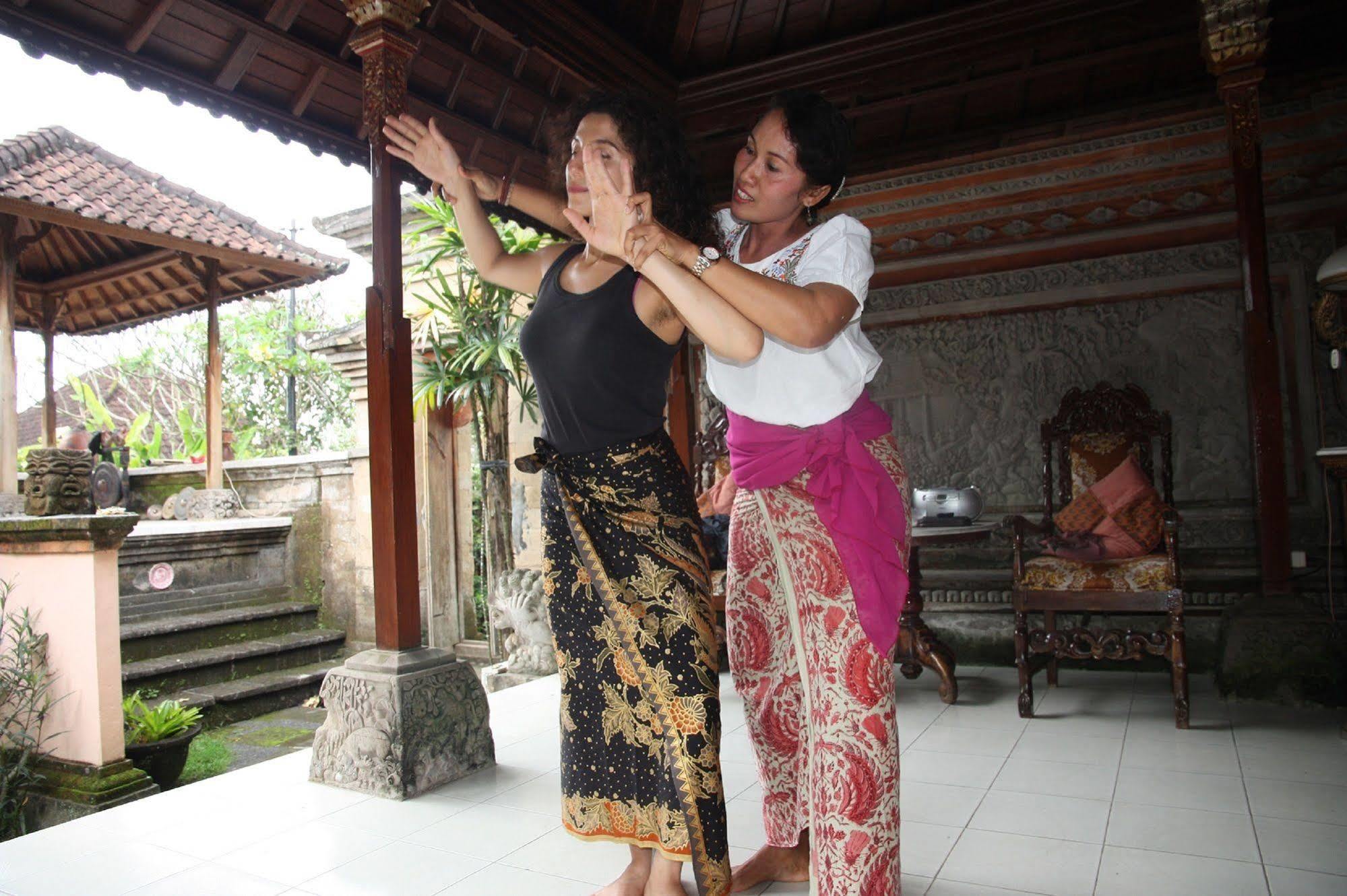 Oka Kartini Bungalows ウブド エクステリア 写真